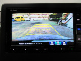 バックカメラの画像です。ガイドラインがスムースな車庫入れをサポートいたします。車庫入れの安心感がアップしますね。