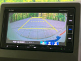【バックカメラ】駐車時に後方がリアルタイム映像で確認できます。大型商業施設や立体駐車場での駐車時や、夜間のバック時に大活躍!運転スキルに関わらず、今や必須となった装備のひとつです!