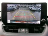 バックモニター付きですので、日常の駐車はもちろん、人や障害物などを映像で確認できるので安心です!(補助装置になりますので、目視でもご確認ください)