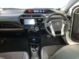 運転席周りのレイアウトをご覧ください。ナビゲーションが綺麗に装着されすっきり収まってますね!