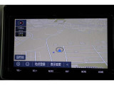 純正9インチSDナビを装備しています。大きな画面で地図も見やすく操作もしやすいです☆ハンズフリー通話や音楽の再生に使えるBluetoothにも対応しています。