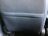 【収納】後部座席収納。散乱しがちな小物を収納するのに便利です。お子様のおもちゃやティッシュボックス、書類等様々なものの収納が可能です。