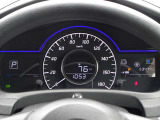 【メーターパネル】素早く車の情報が読み取れる、視認性に優れたシンプルなデザインのメーターパネルです。