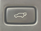 【パワーバックドア】スマートキーや運転席のボタンを押すだけでリアゲートが自動で開閉します!荷物を持っている時や、高い位置にあるバックドアを閉める際に便利な機能です♪