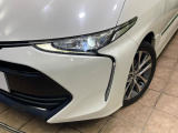 【LEDヘッドライト】悪天候や夜間走行時も良好な視界を確保し安心して運転できる高輝度LEDヘッドライトを装備!点灯速度が早く、消費電力も抑えられています。