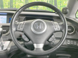 【純正革巻きステアリング】上質な革を使用することで、手にしっかり馴染みとても運転しやすいハンドルです♪