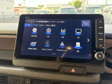 カーナビ付きです。カーナビの機能や保証につきましては、担当スタッフまでお尋ねください。