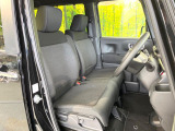 運転席シート廻りは使用感も少なく、良好な状態となっています。前オーナー様が丁寧に使っていたことがよくわかりますね。