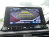 バックモニター装備。画面にて後方の確認が行えるので、バック駐車や車庫入れの際には重宝します。車の運転に慣れない方でも安心のガイドライン表示機能付。