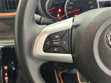 運転中、オーディオの操作をしてて、ハッとしたことはありませんか?ステアリングスイッチは、運転中でもハンドルでオーディオの操作が可能です。安全なドライブをサポートします。
