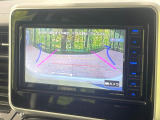 【バックカメラ】駐車時に後方がリアルタイム映像で確認できます。大型商業施設や立体駐車場での駐車時や、夜間のバック時に大活躍!運転スキルに関わらず、今や必須となった装備のひとつです!