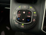 左右独立温度コントロールフルオートエアコンです。運転席、助手席それぞれで独立して温度設定ができます。冷え性の方が乗っても安心ですね♪