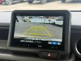 バックカメラが付いておりますので目視では確認しきれない部分を映しだしてくれるので事故防止に役立ちます。