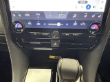 左右独立温度コントロールフルオートエアコンです。運転席、助手席それぞれで独立して温度設定ができます。冷え性の方が乗っても安心ですね♪