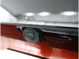 バックモニター付なので後退時に後方が見えるので安心。 車は構造上、死角がたくさんなので万が一を考えると必須ですね。 あくまで補助の為の装備、バックは目視で確認する事が重要ですよ。