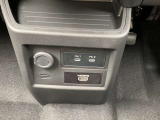 スマートフォンの充電やナビへの映像・音声入力に便利なUSB Type-C/Type-Aソケット、HDMI端子、12V電源ソケットです。