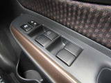 全席パワーウインドウ★運転席はワンタッチで開閉可能です♪