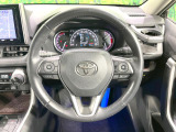 【純正革巻きステアリング】上質な革を使用することで、手にしっかり馴染みとても運転しやすいハンドルです♪