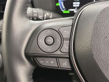 運転中、オーディオの操作をしてて、ハッとしたことはありませんか?ステアリングスイッチは、運転中でもハンドルでオーディオの操作が可能です。安全なドライブをサポートします。