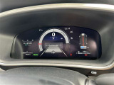 スッキリしたデザインのメーターは運転時の視線移動が少なくて済むので、安全性にも一役かってくれます。
