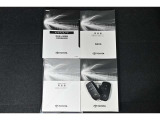 保証書・記録簿・取扱説明書と揃っていいます。キーの電池は新品にお取替えしてから納車させて頂きます。