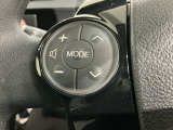 ステアリングにオーディオ操作スイッチが付いています。オーディオ画面に直接タッチしなくても操作が出来ますので、運転に集中できます。