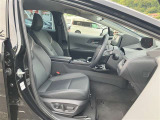 運転席・助手席です