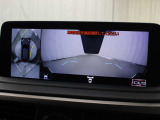 上から車両を見下ろしたような映像をナビゲーション画面に表示する「パノラミックビューモニター」を搭載しています。