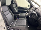 【運転席シート】ゆったりと広々した空間です。ストレスなく運転ができますよ!