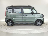 両側スライドドア車です。パワースライドドア付きなので狭い駐車スペースでも乗り降りが楽で、小さなお子様やお年寄りにもうれしい装備です。