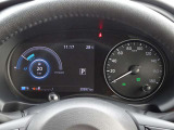 【メーターパネル】素早く車の情報が読み取れる、視認性に優れたシンプルなデザインのメーターパネルです。