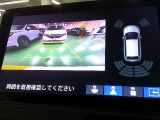 バックカメラの画像です。ガイドラインがスムースな車庫入れをサポートいたします。車庫入れの安心感がアップしますね。