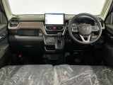 【インパネ】運転のしやすさを最優先に設計された見晴らしの良いフロントビュー。車両間隔が掴みやすく狭い道でも安心♪「安全」と「品質」を最優先に、安心してお乗りいただけるクルマを提供いたします。