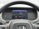 マルチインフォメーションディスプレイです。燃費や走行距離が分かり、半ドアなど車に異常がある際に警告してくれます。