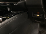 自社整備工場で点検整備をおこなってからお渡ししています。車検が残っている場合は『12ヶ月点検整備』を、車検整備付きの場合は『車検整備』をおこないます。整備費用は車両本体価格に含まれています。