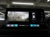バックカメラの画像です。ガイドラインがスムースな車庫入れをサポートいたします。車庫入れの安心感がアップしますね。