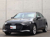 ●Audiが最初に採用したLEDポジショニングランプ。シャープなラインで昼間でも点けていたいと思うほど上品でオシャレです。夜間走行時はさらに目立ちます!