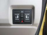 運転席からもスイッチ1つでリヤドアを開閉する事ができます。