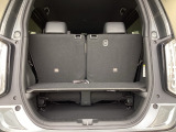 2段でも積める便利な荷室。備え付けのボードを使えば上下で積みわけができて便利です。