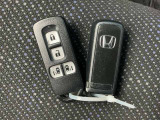 スマートキーです!!今や標準の装備になりつつありますよね!!ドアロック・アンロックも便利です!!
