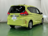 後席の窓には外から車内が見えにくくなるプライバシーガラスを採用。周りを気にせずリラックスして過ごせます