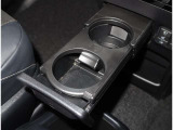 ドリンクホルダーは格納式♪