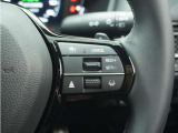 ◆アダプティブクルーズコントロール◆予め設定した車速内でクルマが自動的に加減速。前走車との適切な車間距離を維持しながら追従走行します。【LKAS】車線維持支援システムでステアリング操作を支援。
