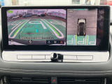 アラウンドビューモニター、駐車中の車を空から見下ろしているかのような映像で表示し、駐車をアシストします