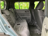 後部座席もゆったりとしたスペースを確保。長距離ドライブでもリラックスして過ごせます。