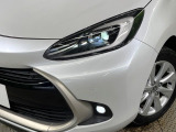 【LEDヘッドライト】悪天候や夜間走行時も良好な視界を確保し安心して運転できる高輝度LEDヘッドライトを装備!点灯速度が早く、消費電力も抑えられています。
