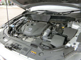 2.2L SKYACTIV-Dディーゼルターボ搭載車です。エンジンルームを確認できます。