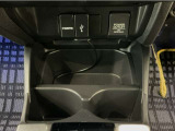 HDMIポート、USBポートが装備されております。HDMIポートを他の機器と繋げることによって、モニターへ映像を流すことができます。