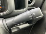 操作しやすいウインカーレバーで、安全確認をサポートします。確実な操作感で、周囲への意思表示をスムーズに行えます。安全運転に貢献します。