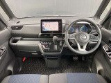 統一感のある広々とした運転席回り